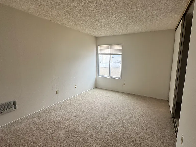 401 Stannage Ave #18 — Photo 4