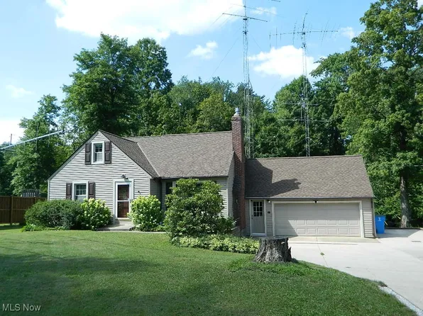9170 Cedar Rd, Chesterland, OH 44026