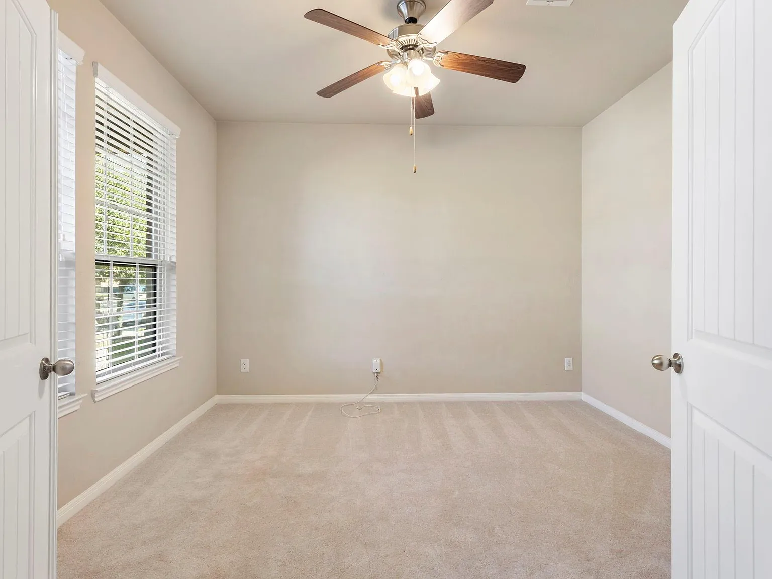 4 bed, 2.5 bath, 2360 sqft, $2,795 — Photo 4