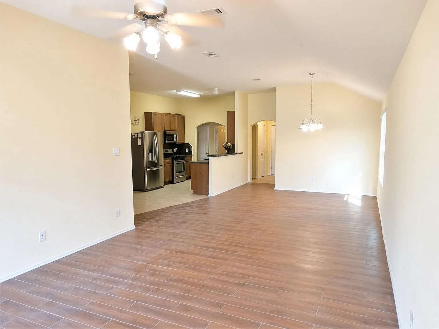 3 bed, 2.0 bath, 1716 sqft, $1,950 — Photo 4