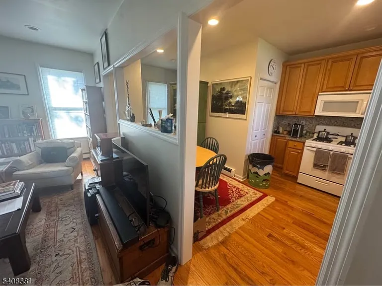 27 Broad St — Photo 5