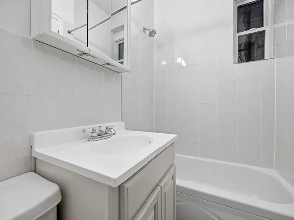 624 East 11th Street image 6 of 6