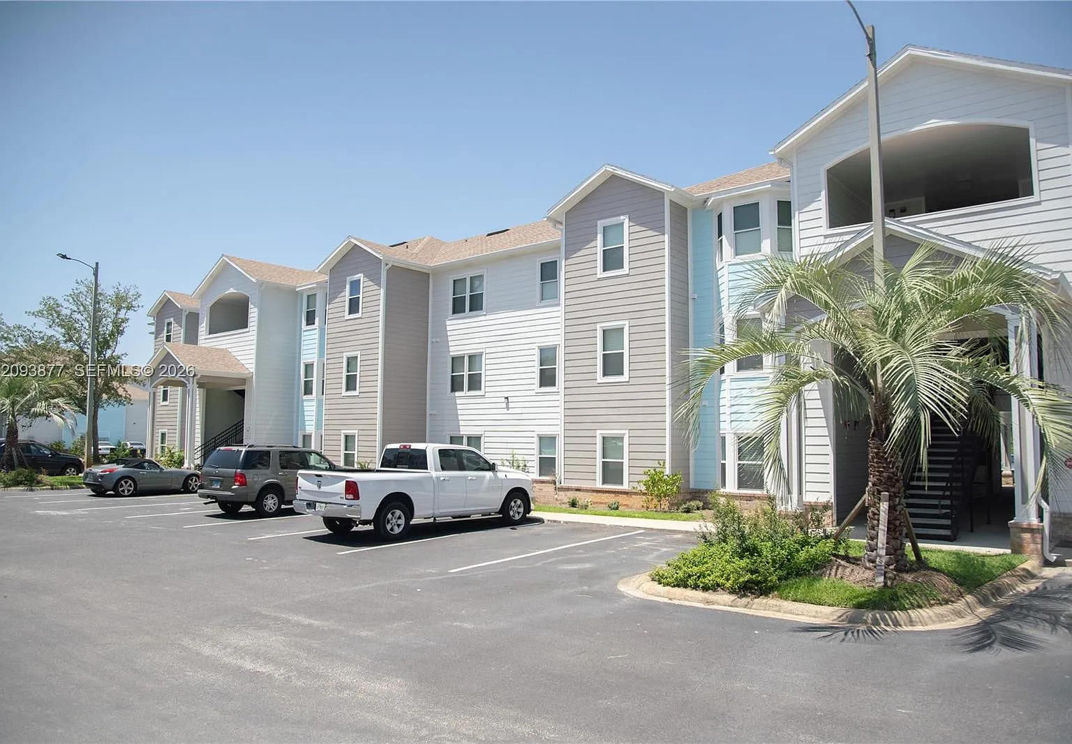 3 bed, 2.0 bath, 1235 sqft, $1,364 — Photo 1