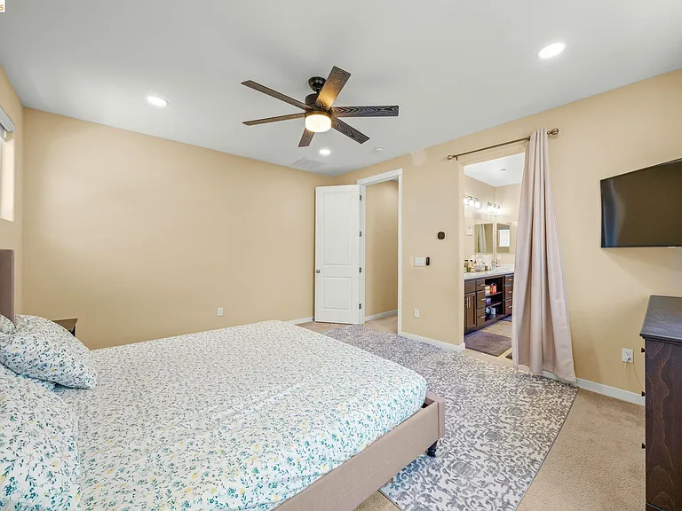 339 Emory Ct — Photo 16