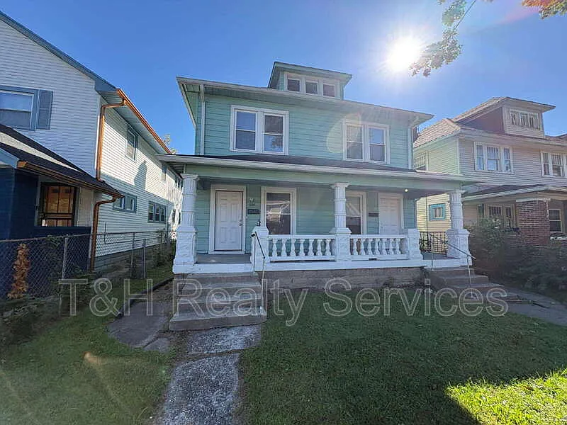 3 bed, 1.5 bath, 1249 sqft, $1,175 — Photo 1