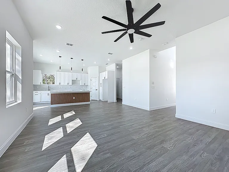 2121 Broad Water Dr — Photo 14