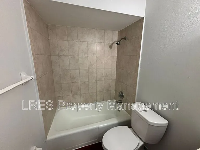 1031 Columbia Ave #G — Photo 15