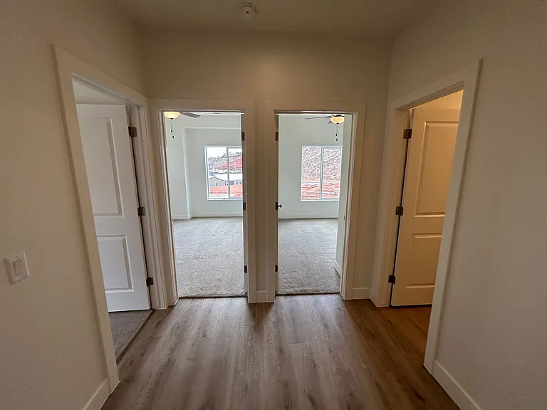 1544 E Mead Ln — Photo 15