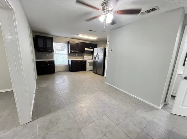 11815 Mohawk Dr #B, Laredo, TX 78045