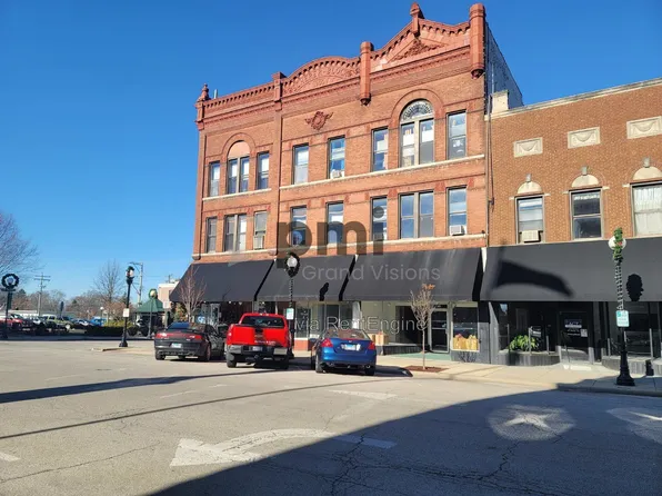 601 1/2 Monroe Ave #14, Charleston, IL 61920