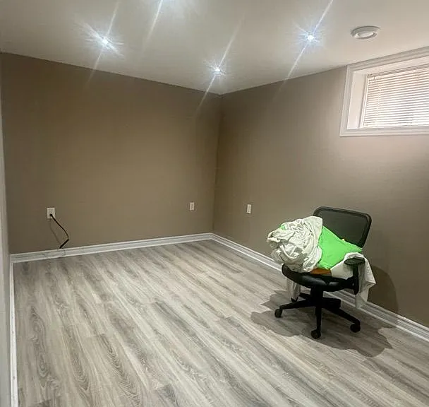 8446 Jennifer Cres #LOWER — Photo 13