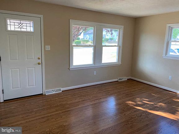 2nd image of 1409 Belmont Ave