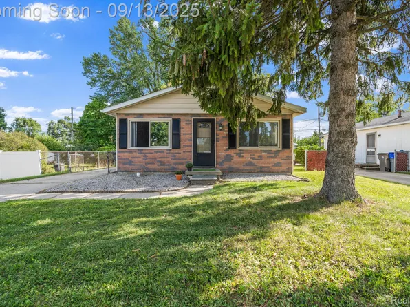 20158 Williamson St, Clinton Township, MI 48035