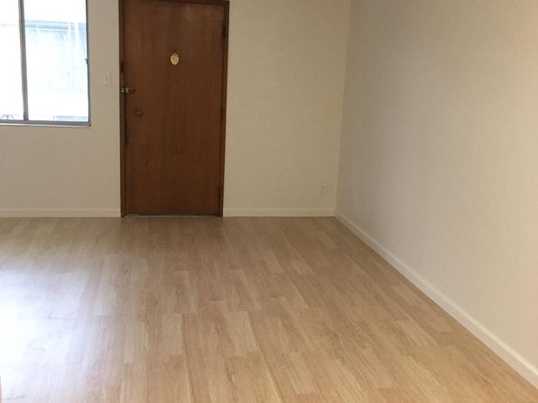 404 Stannage Ave APT 3