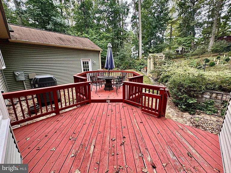1017 Spain Dr — Photo 32