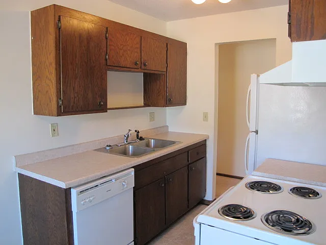 Evergreen East Apartments — Photo 20