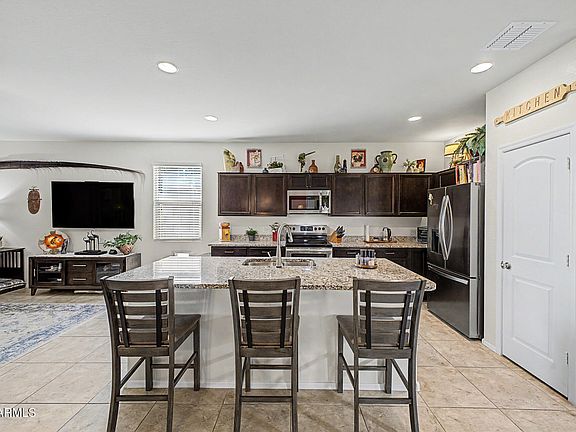 4th image of 36891 W MADDALONI Avenue
