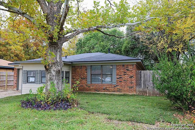 1st image of 111 Bramblewood Cir