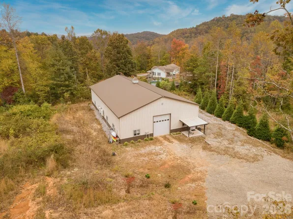 478 S Bobs Creek Rd, Zirconia, NC 28790