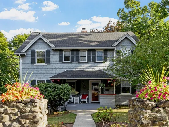 124 Prescott St, Reading, MA 01867