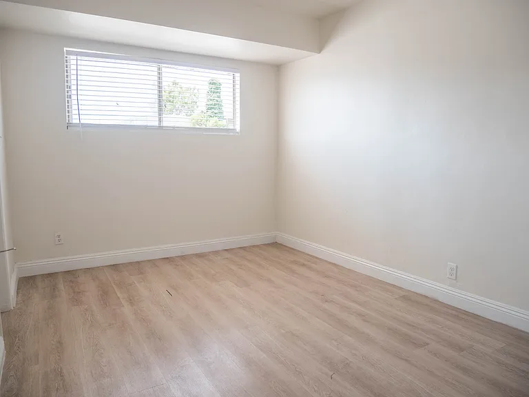 164333 Woodruff Ave #12 — Photo 4