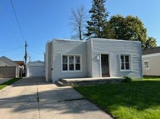 3108 Meadow Ln, Manitowoc, WI 54220