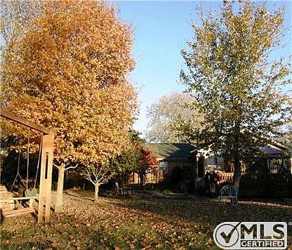 2nd image of 916 Lewisburg Ave