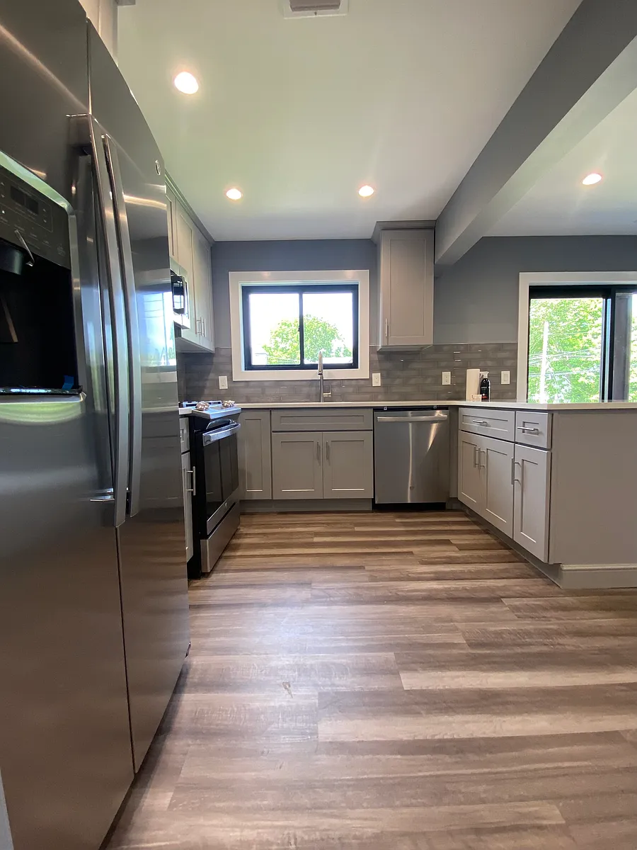 Photo 2 of 17 - 92 Arnold Ave #2F - West Babylon, NY Building Photo - 92 Arnold Ave #2F