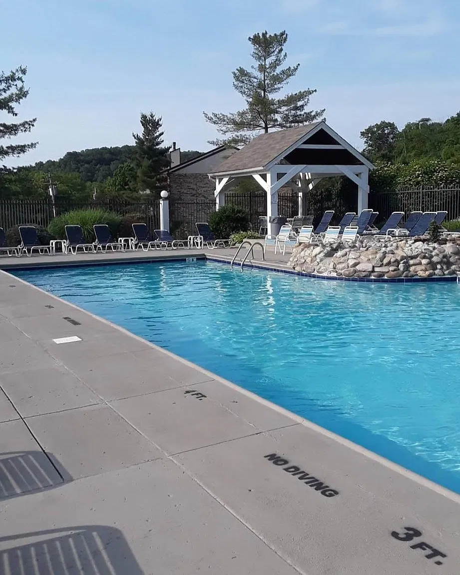 2 bed, 900 sqft, $1,300 — Photo 2