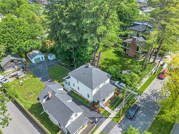 3rd image of 21 Pine Blvd