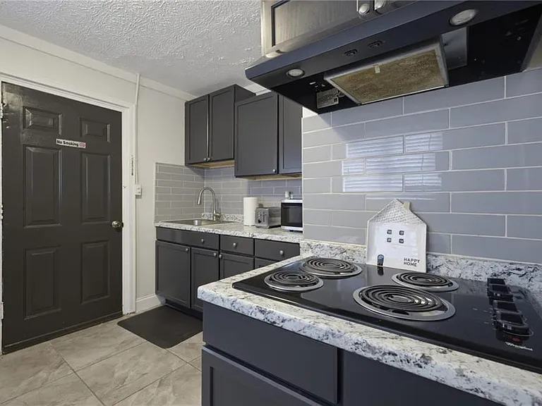 235 Walnut St NW #F — Photo 8