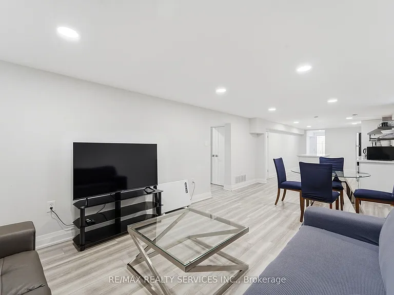 1305 Consort Cres #BASEMENT — Photo 7