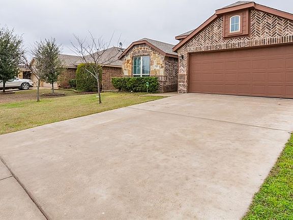 3rd image of 223 Chimney Rock Dr