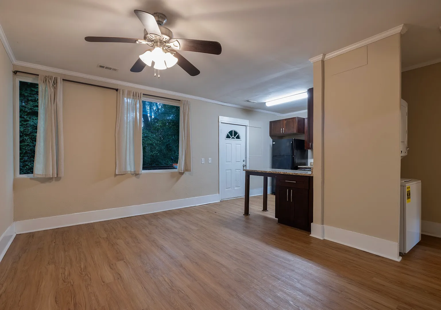 Walk to Campus! Downtown Apartment Available! — Photo 2