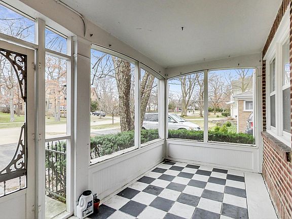 2nd image of 524 Woodlawn Ave