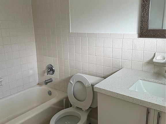 4th image of 205 Golf Villas Ct NW