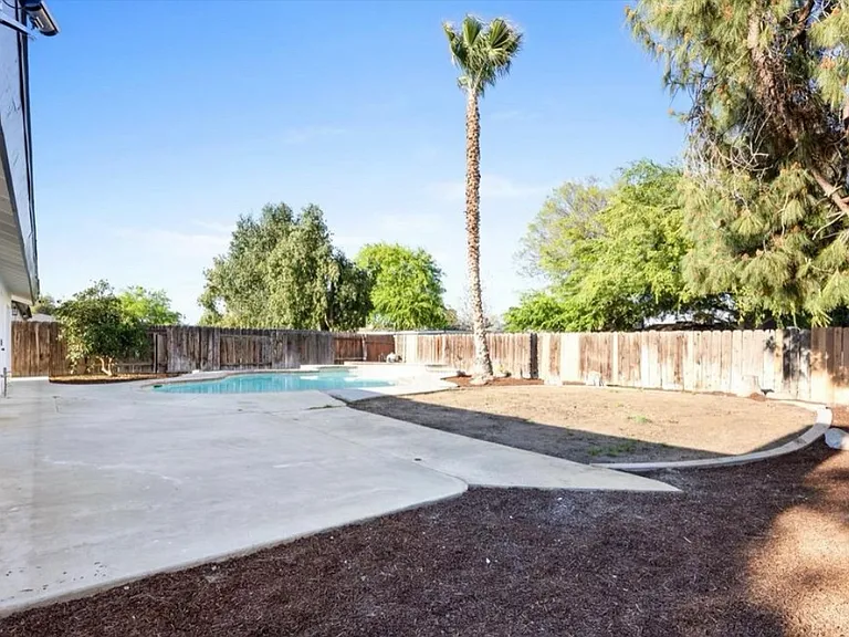 3008 Whitley Dr — Photo 22