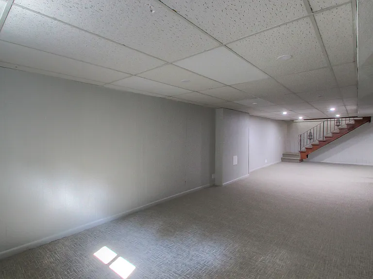 7747 Howe Dr — Photo 33