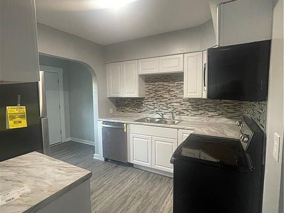 5th image of 25 Fernwood Ave