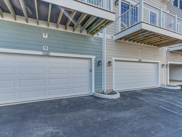 Eldridge Townhome Rentals — Photo 35