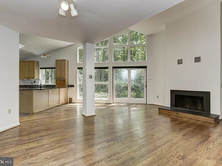 10373 Currycomb Ct — Photo 8