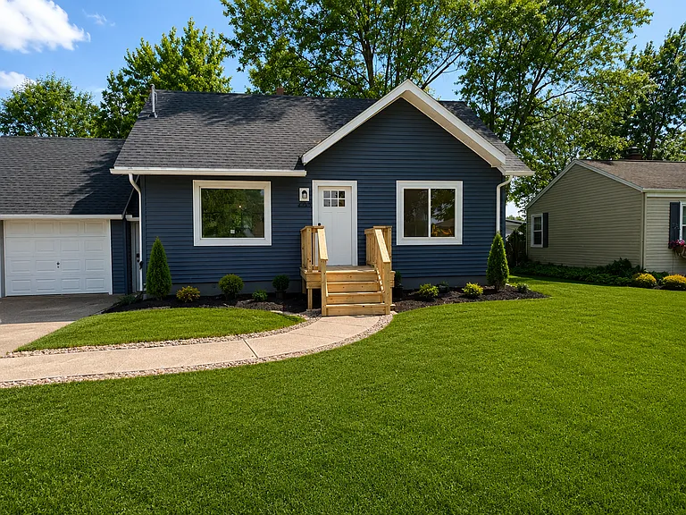 2760 Niagara Rd — Photo 1