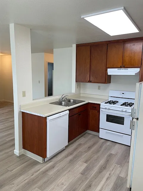 600 Mission Blvd — Photo 2