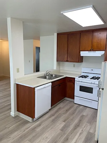 600 Mission Blvd Photo 1
