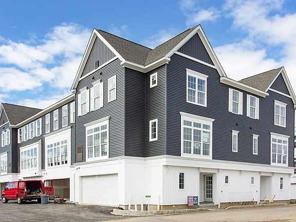 3rd image of 315 Parade St