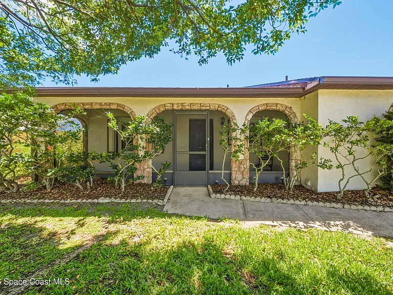 2224 Westminster Dr — Photo 32