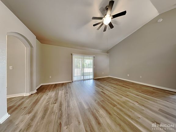 3rd image of 1833 Forest Hill Dr