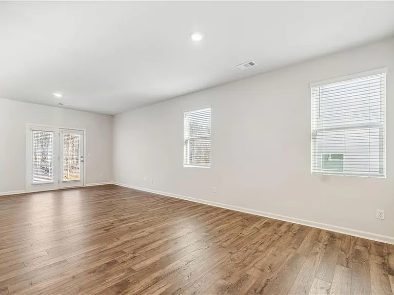207 Whitewood Dr — Photo 5