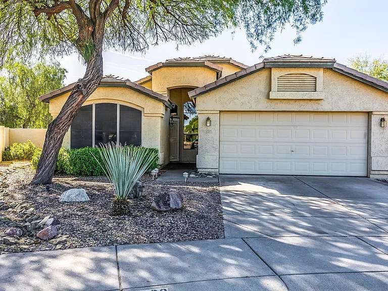 4363 E Lone Cactus Dr — Photo 2