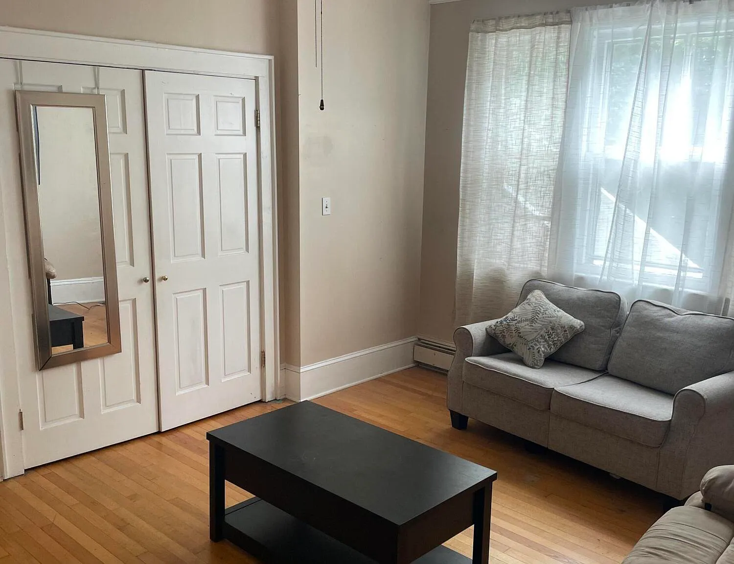 1 bed, 1.0 bath, 750 sqft, $1,000 — Photo 2